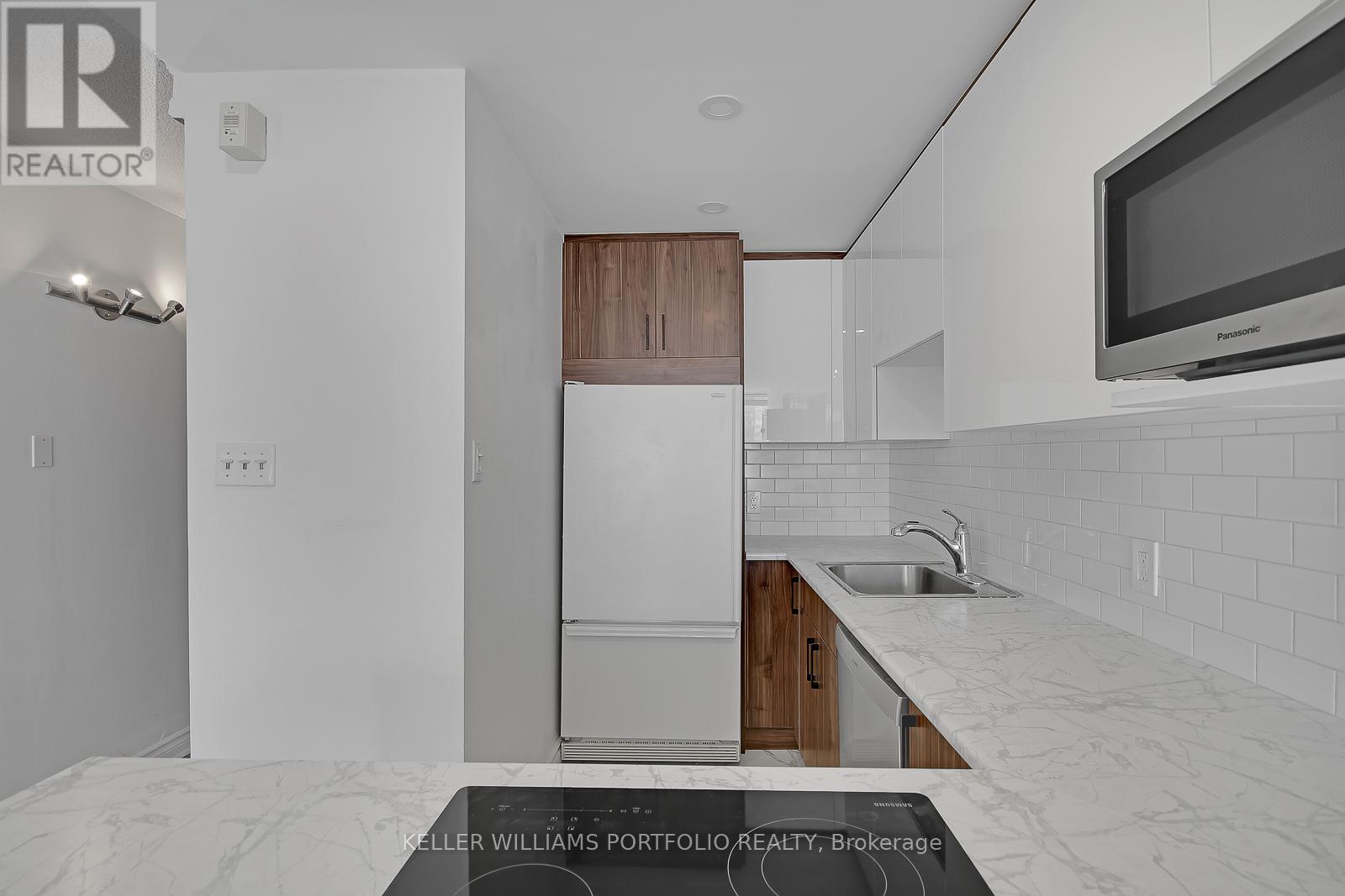 1704 - 914 Yonge Street, Toronto, Ontario  M4W 3C8 - Photo 6 - C12602712