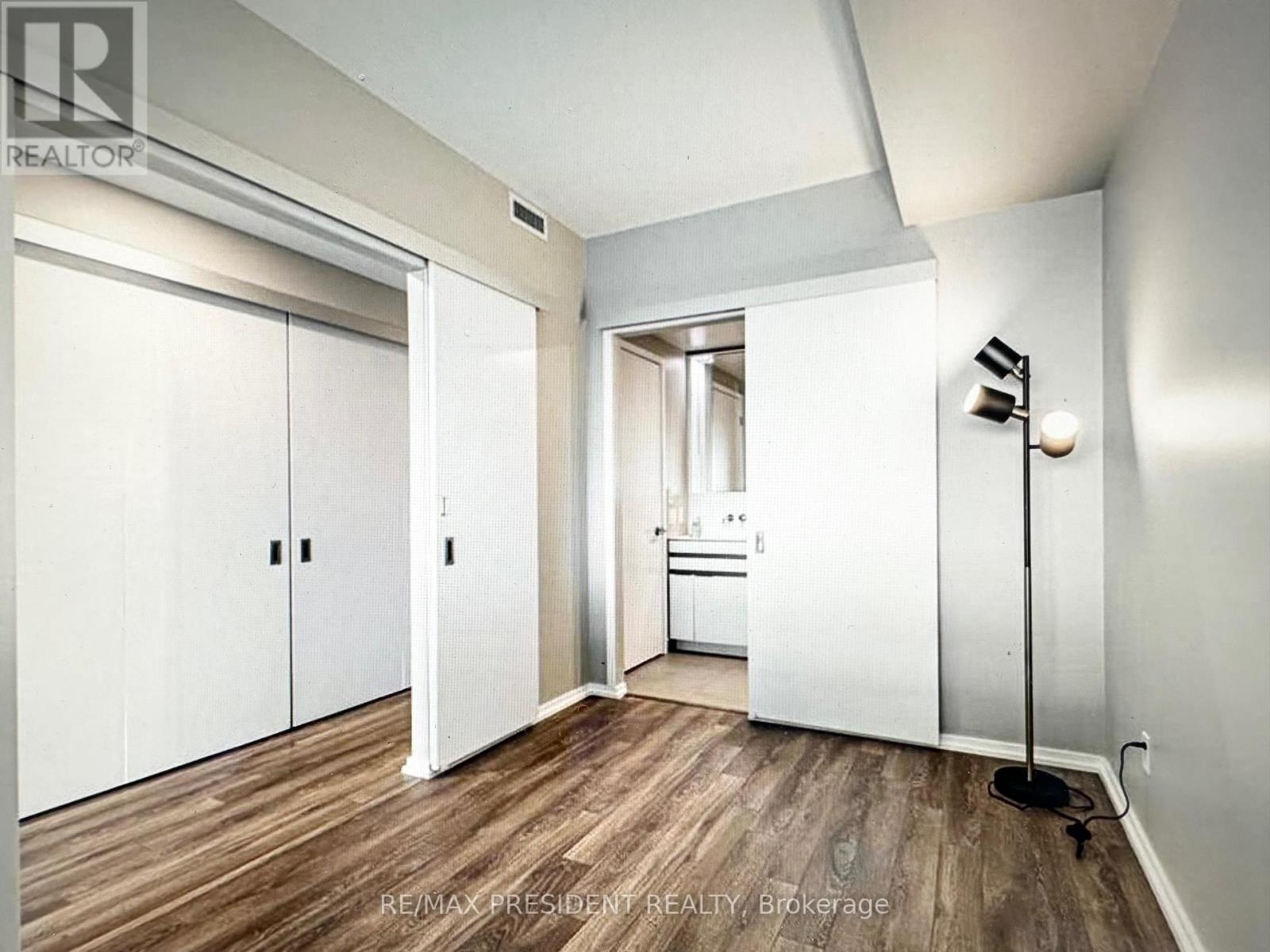 1310 - 197 Yonge Street, Toronto, Ontario  M5B 1M4 - Photo 25 - C12602876