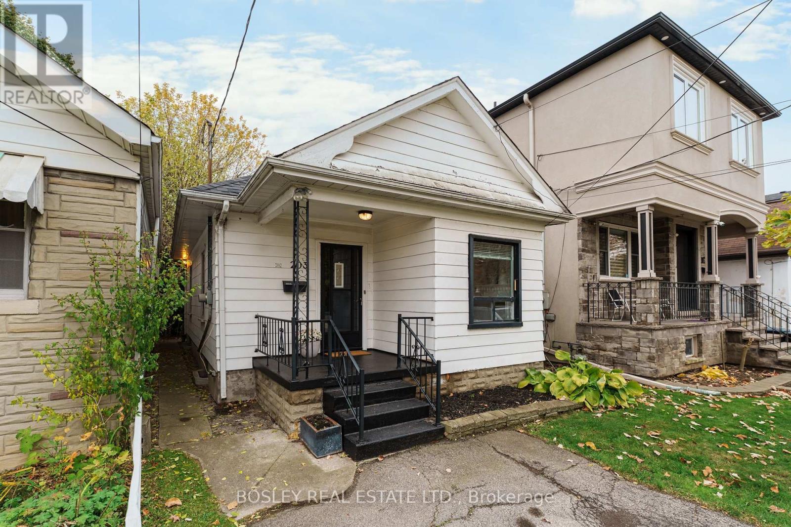 203 Virginia Avenue, Toronto, Ontario  M4C 2T6 - Photo 24 - E12602752