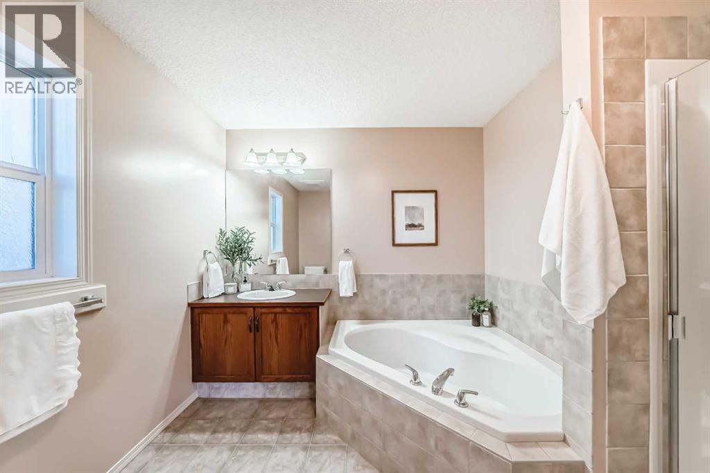 1046 Channelside Way Sw, Airdrie, Alberta  T4B 3H9 - Photo 20 - A2264035