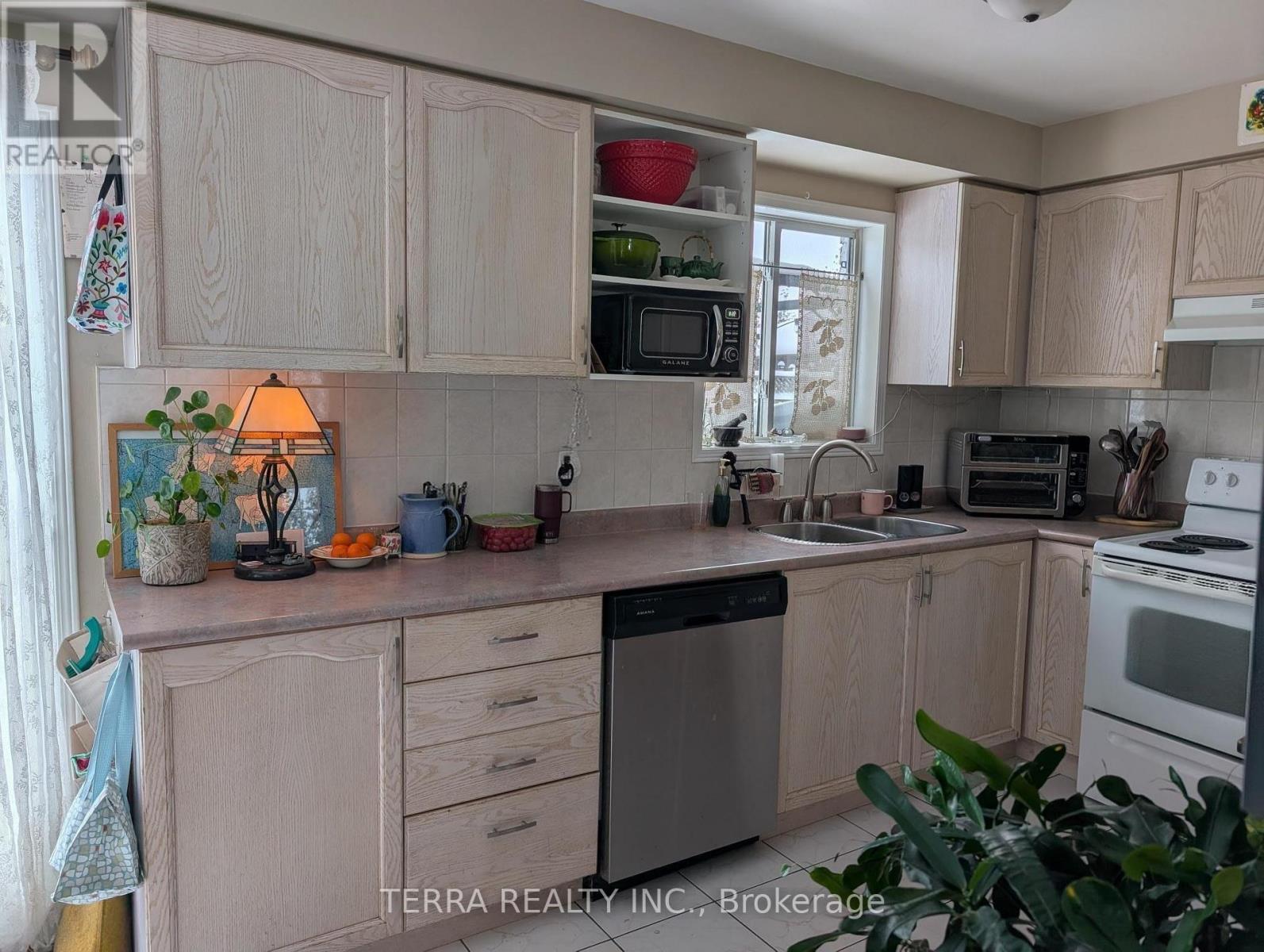 25 Wice Road, Barrie (Holly), Ontario L4N 8S4 - Photo 5 - S12602734