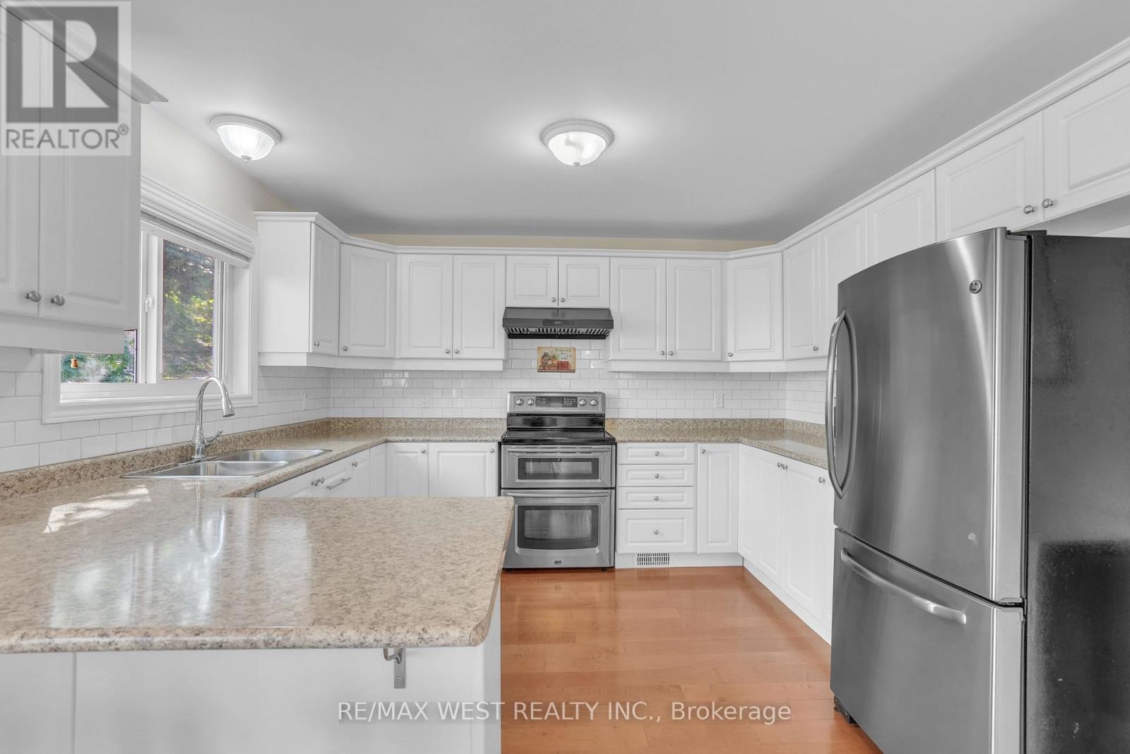 78 Sixth Street, Midland, Ontario  L4R 3X2 - Photo 2 - S12602866