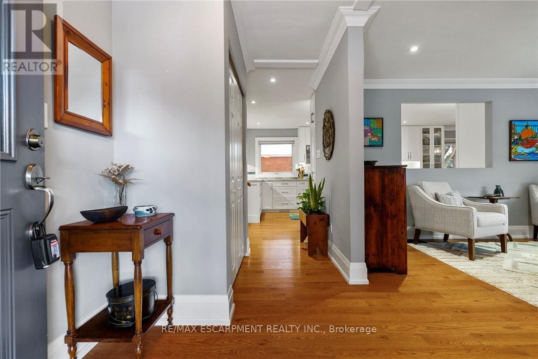 3 Hatfield Place, Hamilton, Ontario  L9H 4J7 - Photo 4 - X12598822