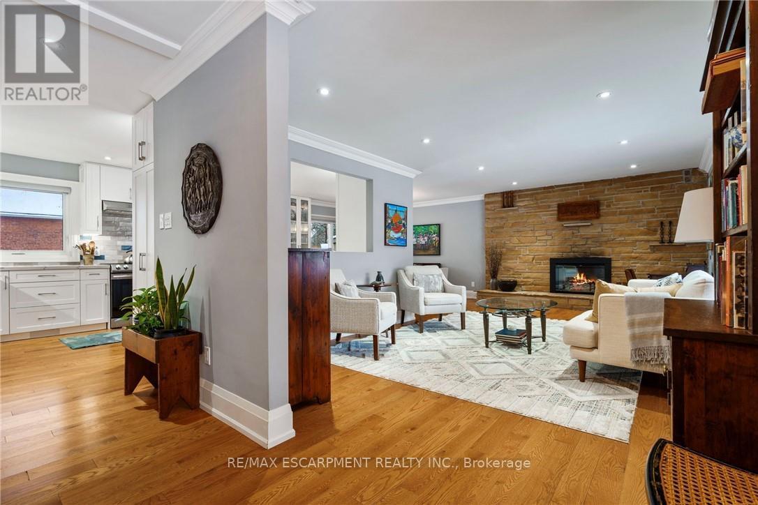 3 Hatfield Place, Hamilton, Ontario  L9H 4J7 - Photo 5 - X12598822