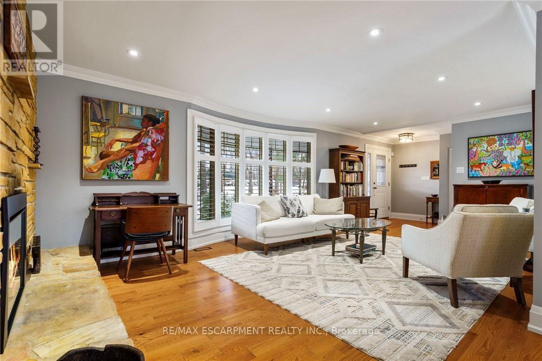 3 Hatfield Place, Hamilton, Ontario  L9H 4J7 - Photo 7 - X12598822