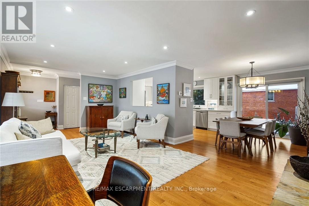 3 Hatfield Place, Hamilton, Ontario  L9H 4J7 - Photo 9 - X12598822