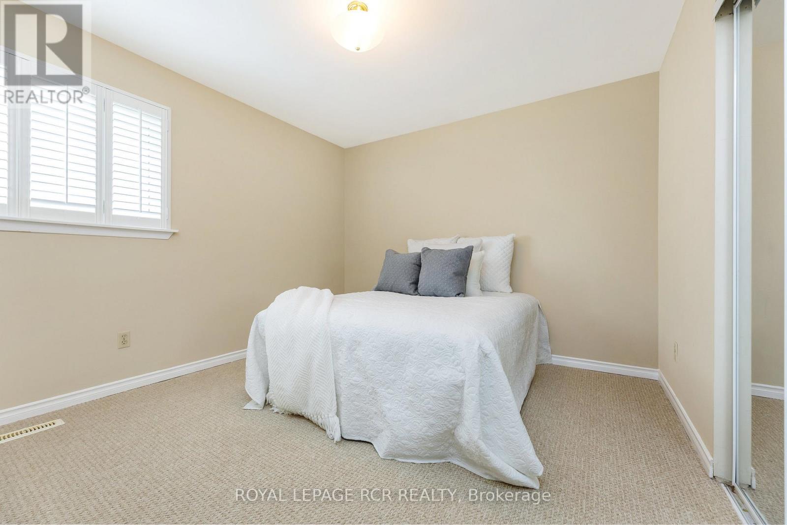 37 Grassmere Crescent, Brampton, Ontario L6S 1C9 - Photo 14 - W12602726