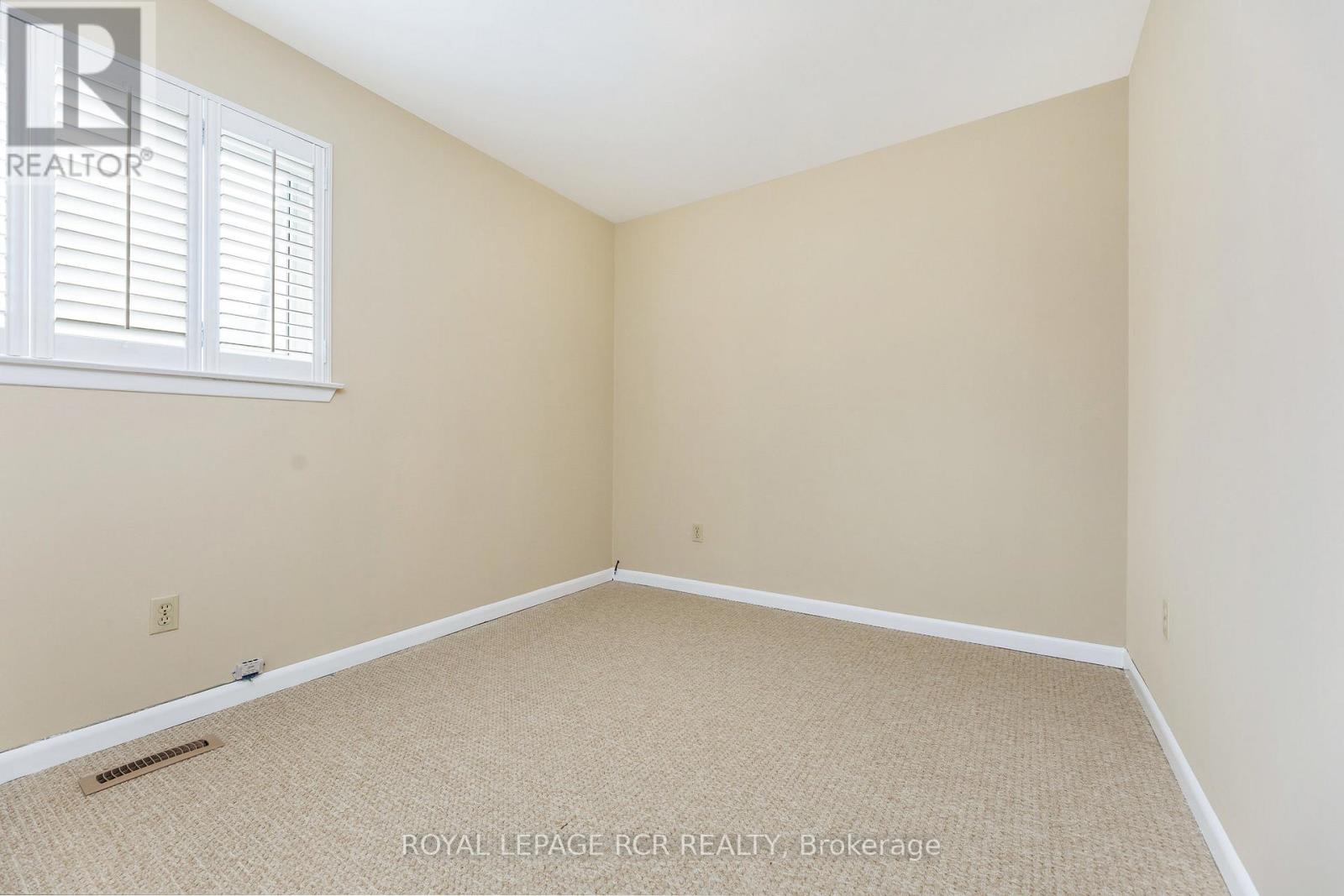 37 Grassmere Crescent, Brampton, Ontario L6S 1C9 - Photo 15 - W12602726