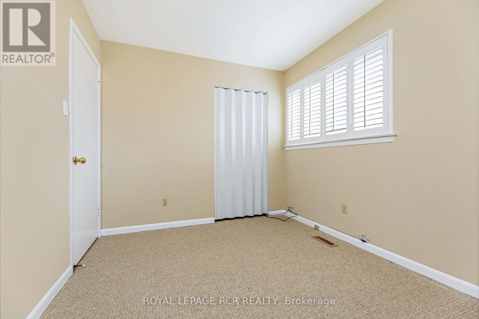 37 Grassmere Crescent, Brampton, Ontario L6S 1C9 - Photo 16 - W12602726