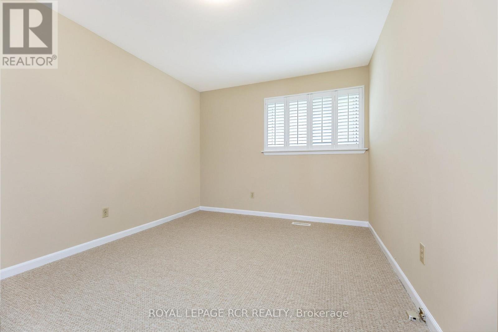 37 Grassmere Crescent, Brampton, Ontario L6S 1C9 - Photo 17 - W12602726