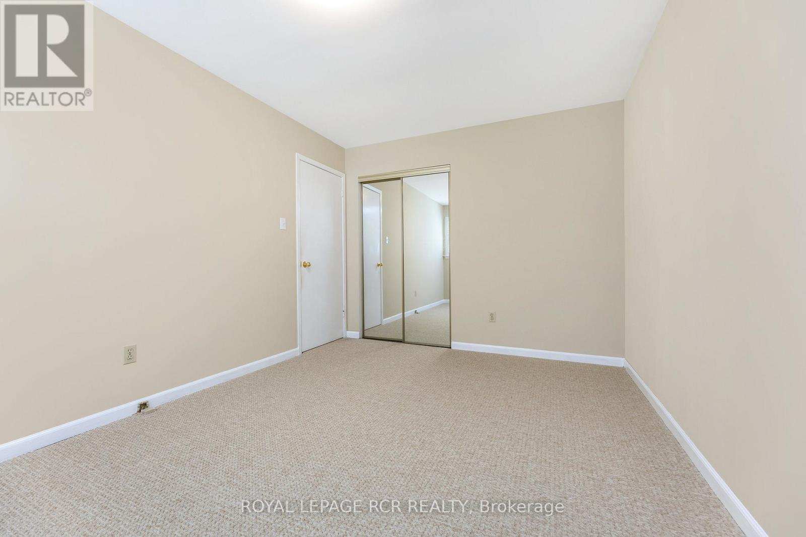 37 Grassmere Crescent, Brampton, Ontario L6S 1C9 - Photo 18 - W12602726