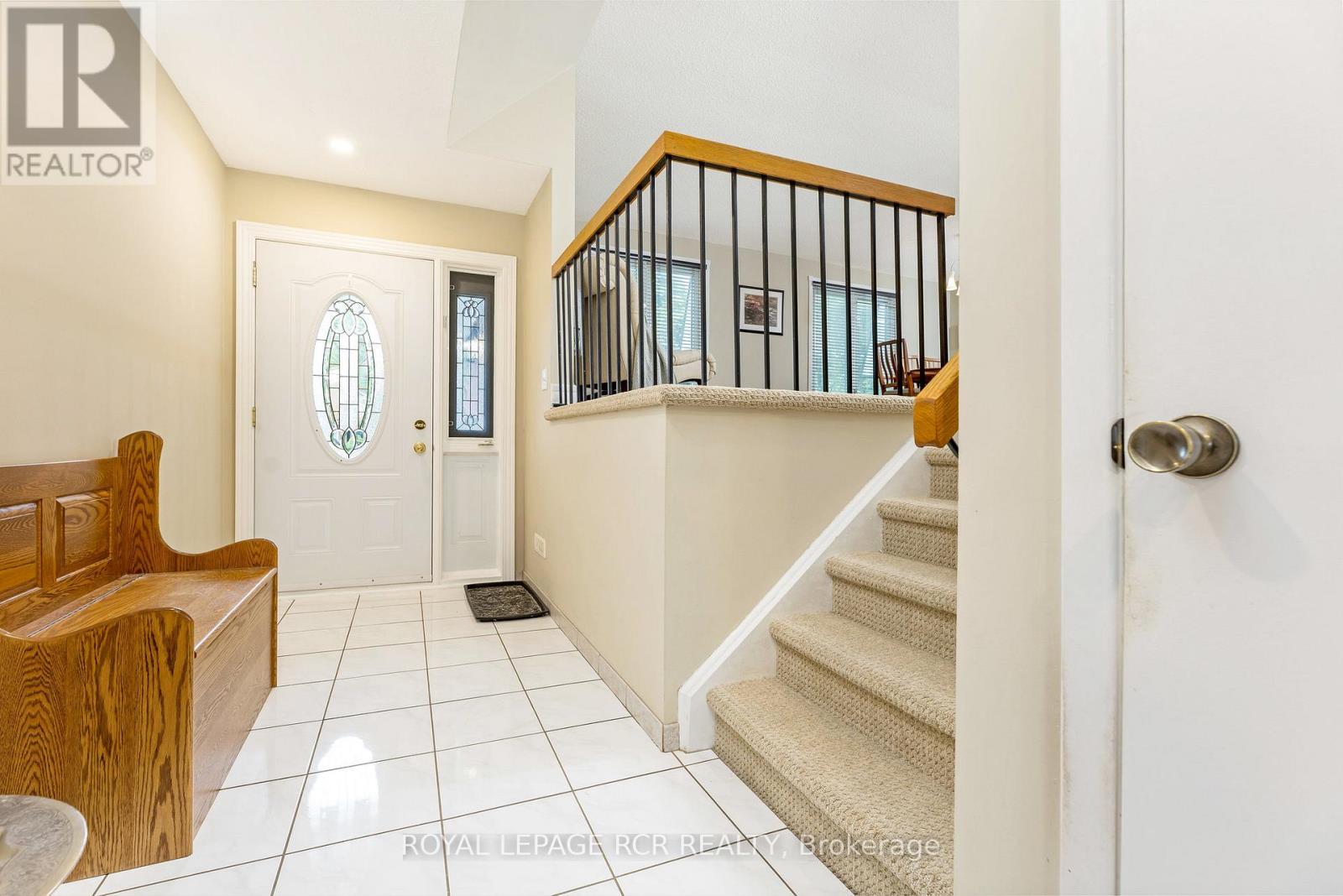 37 Grassmere Crescent, Brampton, Ontario L6S 1C9 - Photo 3 - W12602726