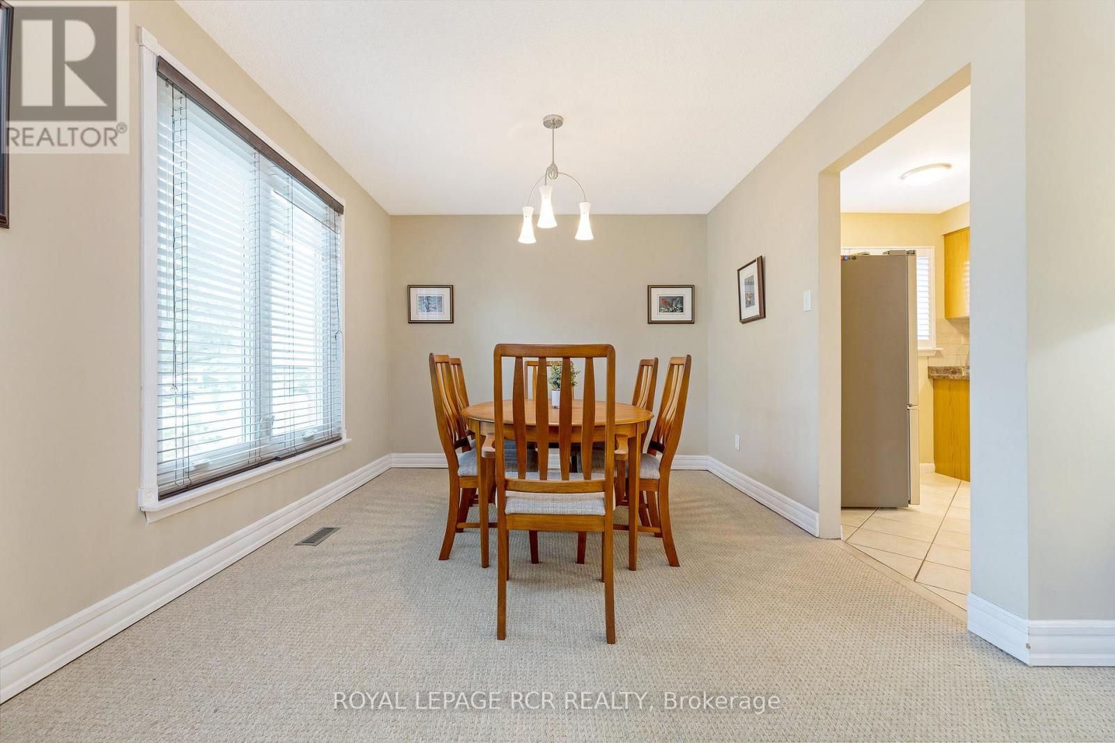 37 Grassmere Crescent, Brampton, Ontario L6S 1C9 - Photo 6 - W12602726