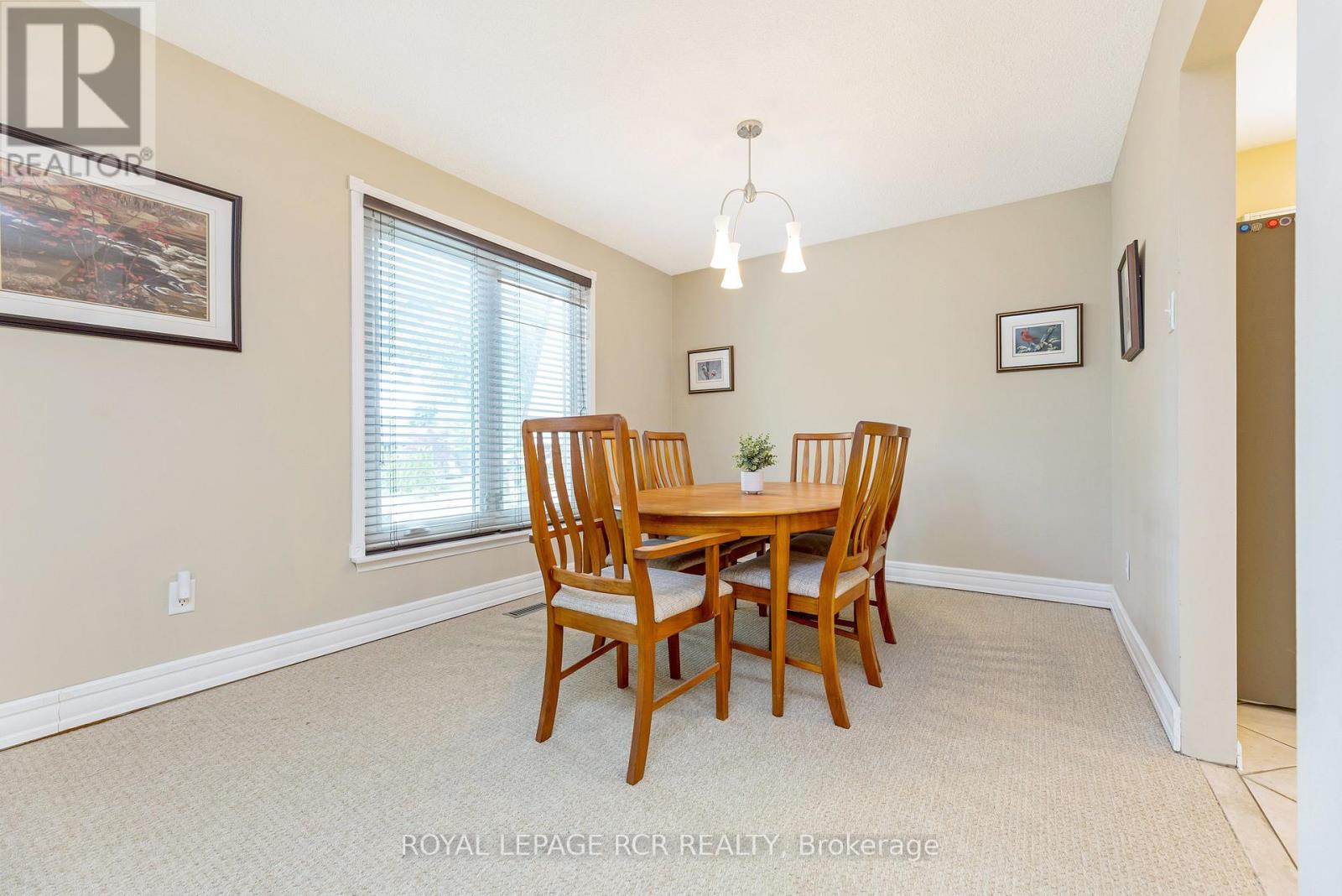 37 Grassmere Crescent, Brampton, Ontario L6S 1C9 - Photo 7 - W12602726