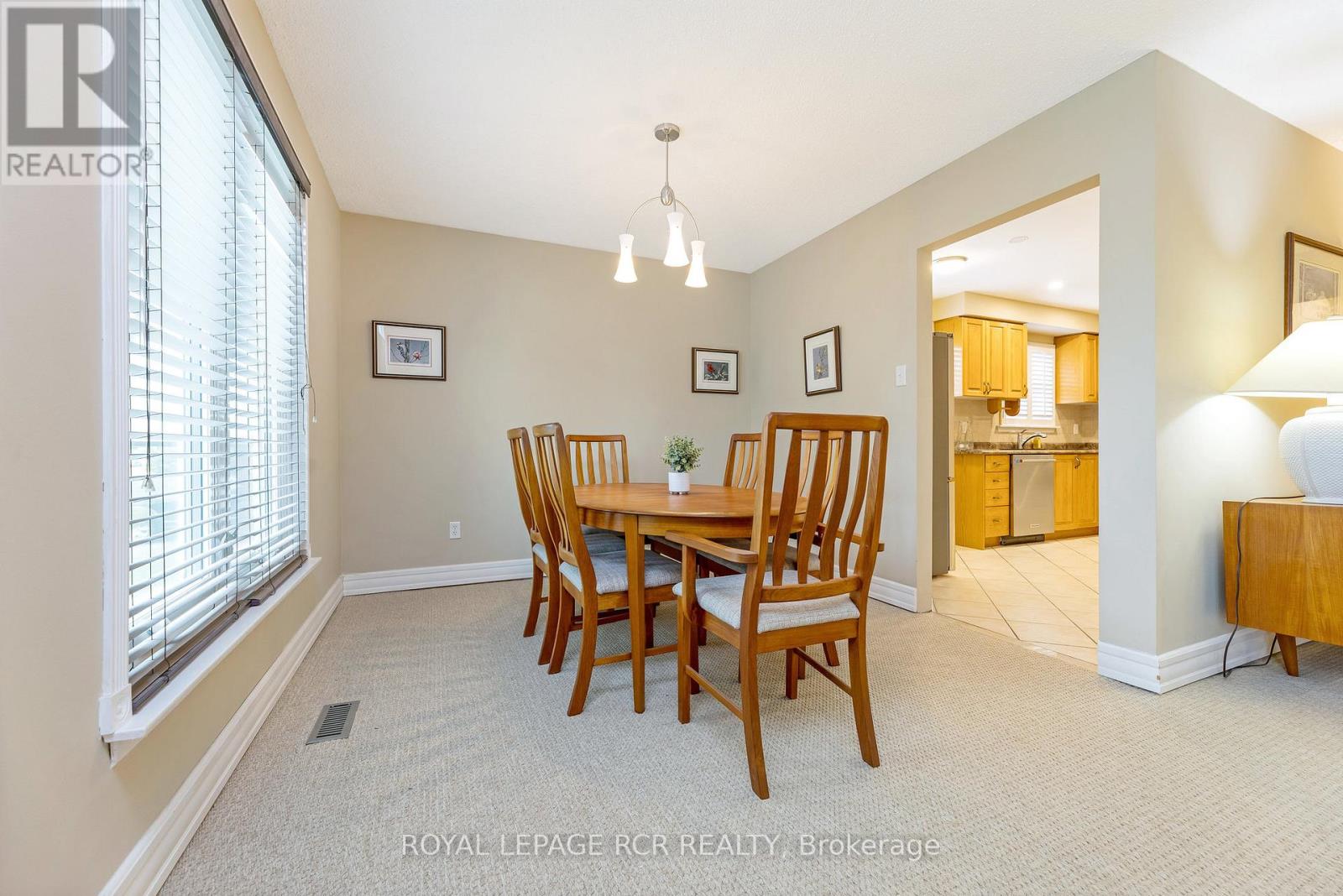 37 Grassmere Crescent, Brampton, Ontario L6S 1C9 - Photo 8 - W12602726