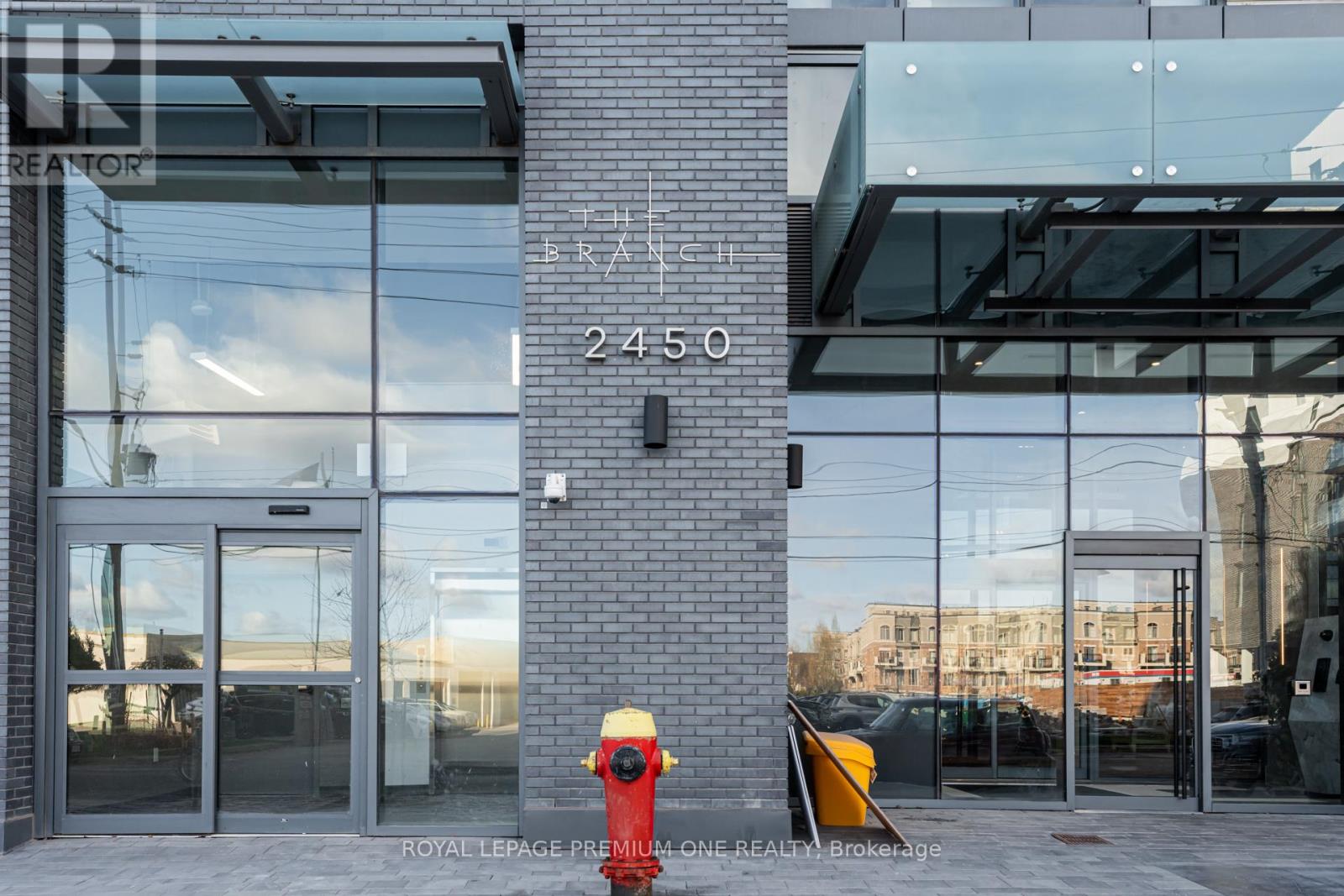 406 - 2450 Old Bronte Road, Oakville, Ontario  L6M 5P6 - Photo 2 - W12602746