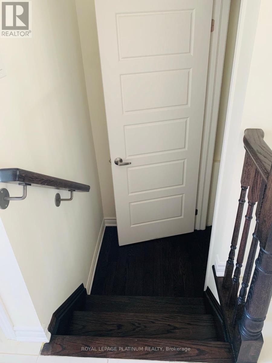 1366 Sycamore Garden, Milton, Ontario  L9T 2X5 - Photo 10 - W12602780