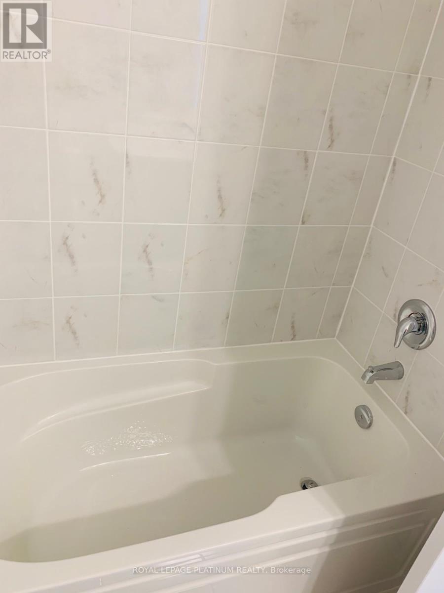 1366 Sycamore Garden, Milton, Ontario  L9T 2X5 - Photo 4 - W12602780