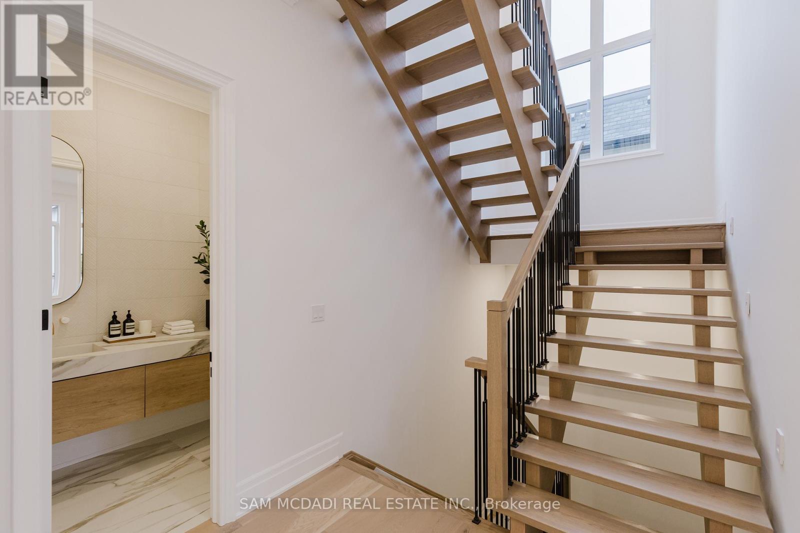 243 Prince George Crescent, Oakville, Ontario  L6L 6P2 - Photo 10 - W12602790