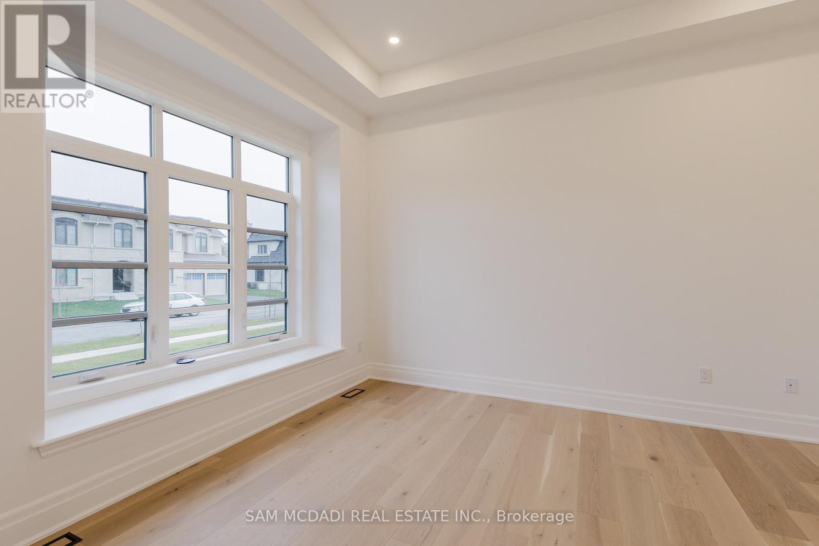 243 Prince George Crescent, Oakville, Ontario  L6L 6P2 - Photo 5 - W12602790