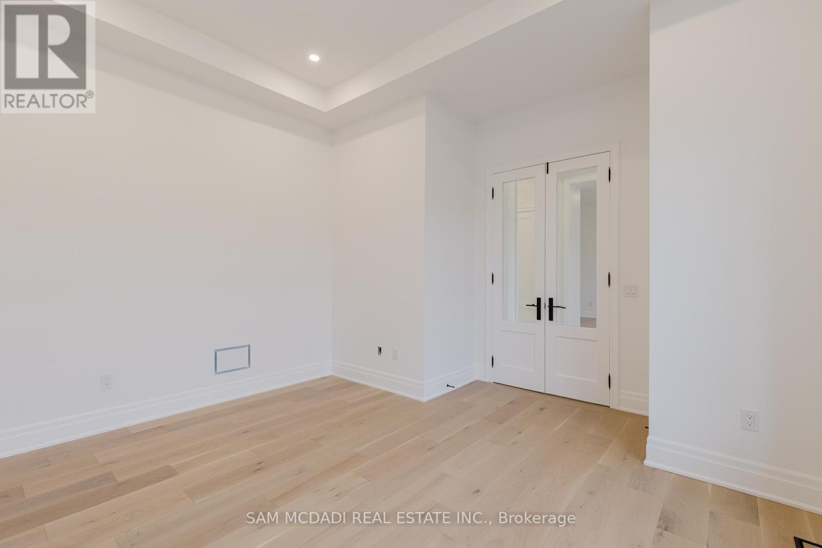 243 Prince George Crescent, Oakville, Ontario  L6L 6P2 - Photo 6 - W12602790