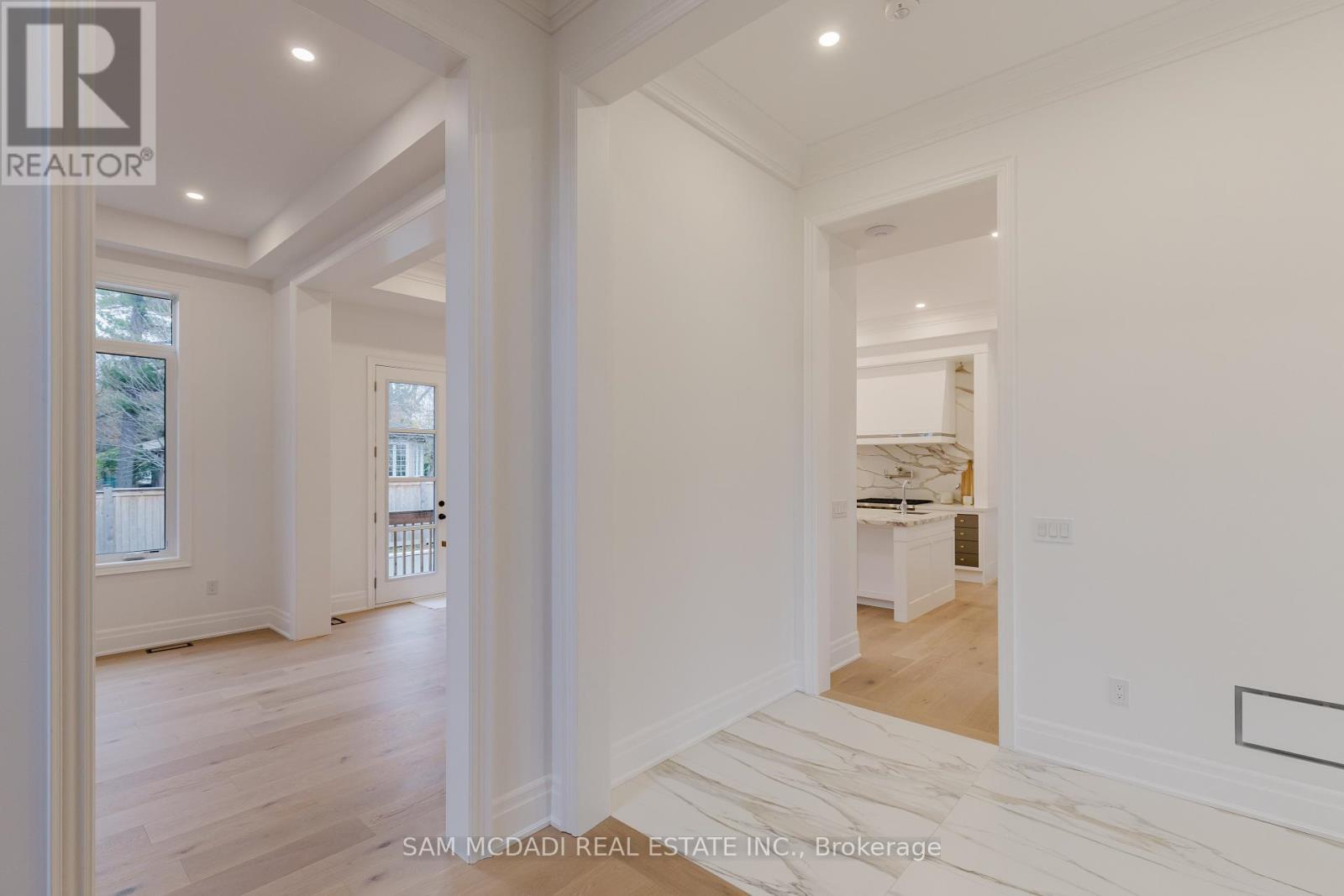 243 Prince George Crescent, Oakville, Ontario  L6L 6P2 - Photo 9 - W12602790