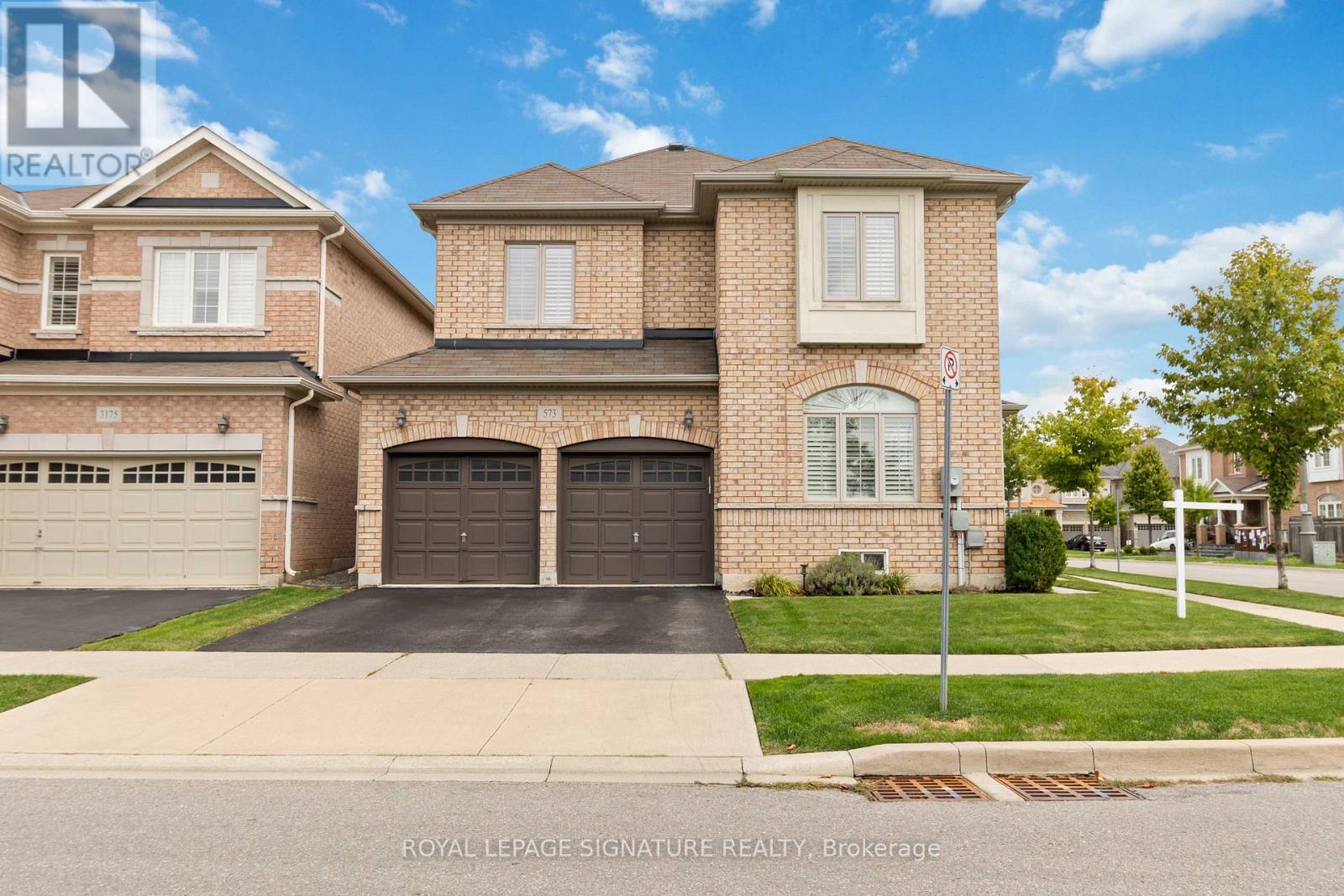 573 Gardenbrook Avenue, Oakville, Ontario  L6M 0P5 - Photo 2 - W12602814