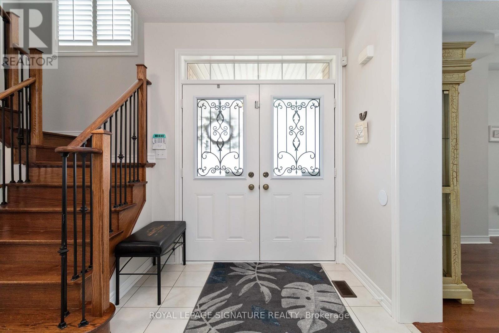 573 Gardenbrook Avenue, Oakville, Ontario  L6M 0P5 - Photo 4 - W12602814