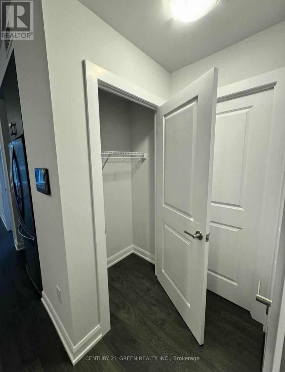 205 - 3220 William Coltson Avenue, Oakville, Ontario  L6H 7X9 - Photo 6 - W12602822