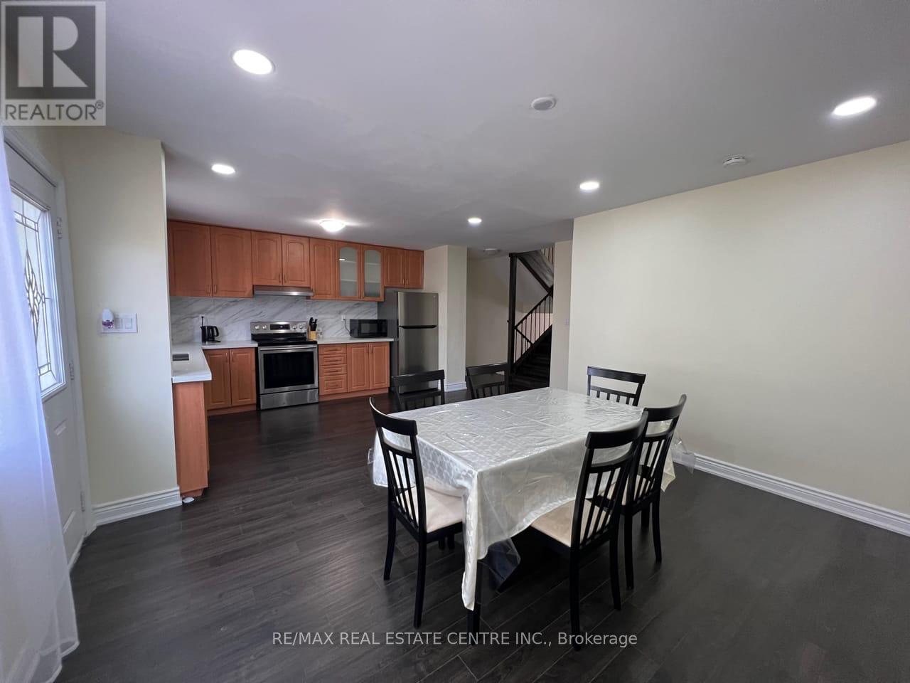 37 1/2 Cumberland Street, St. Catharines, Ontario  L2M 1E4 - Photo 2 - X12602732