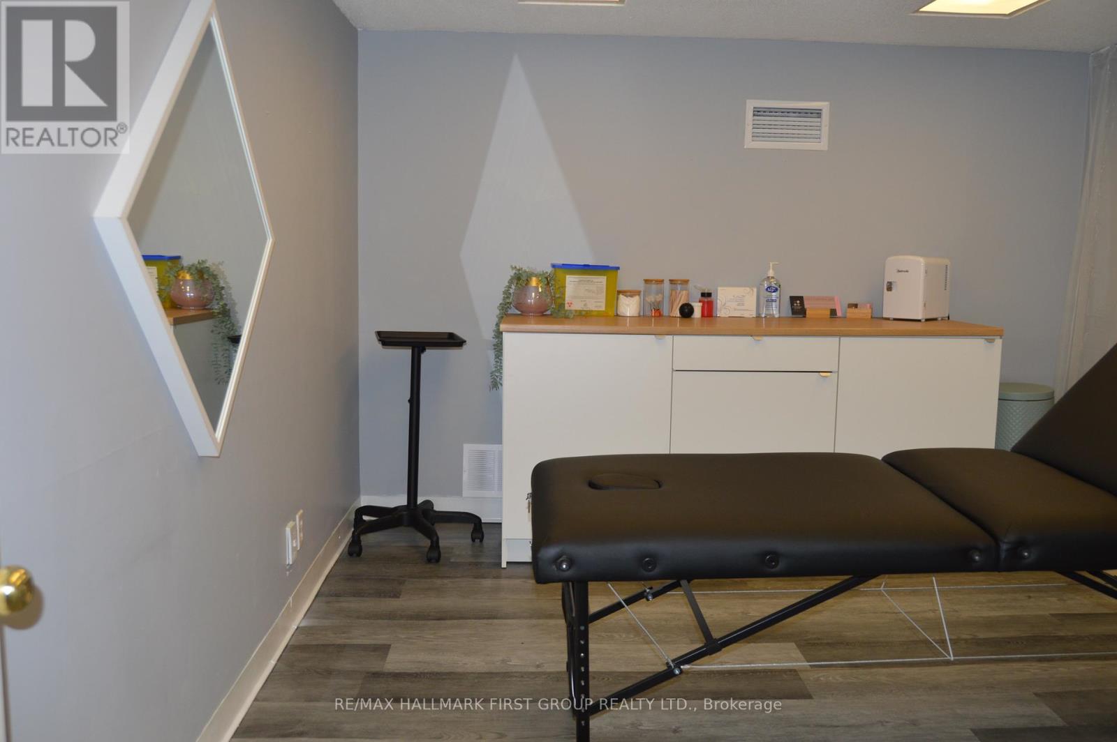 107 - 257 Division Street, Cobourg, Ontario  K9A 3P9 - Photo 4 - X12602754