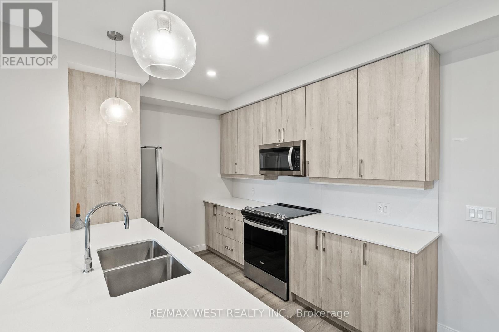 502 - 118 West Street, Port Colborne, Ontario  L3K 4C9 - Photo 3 - X12602762