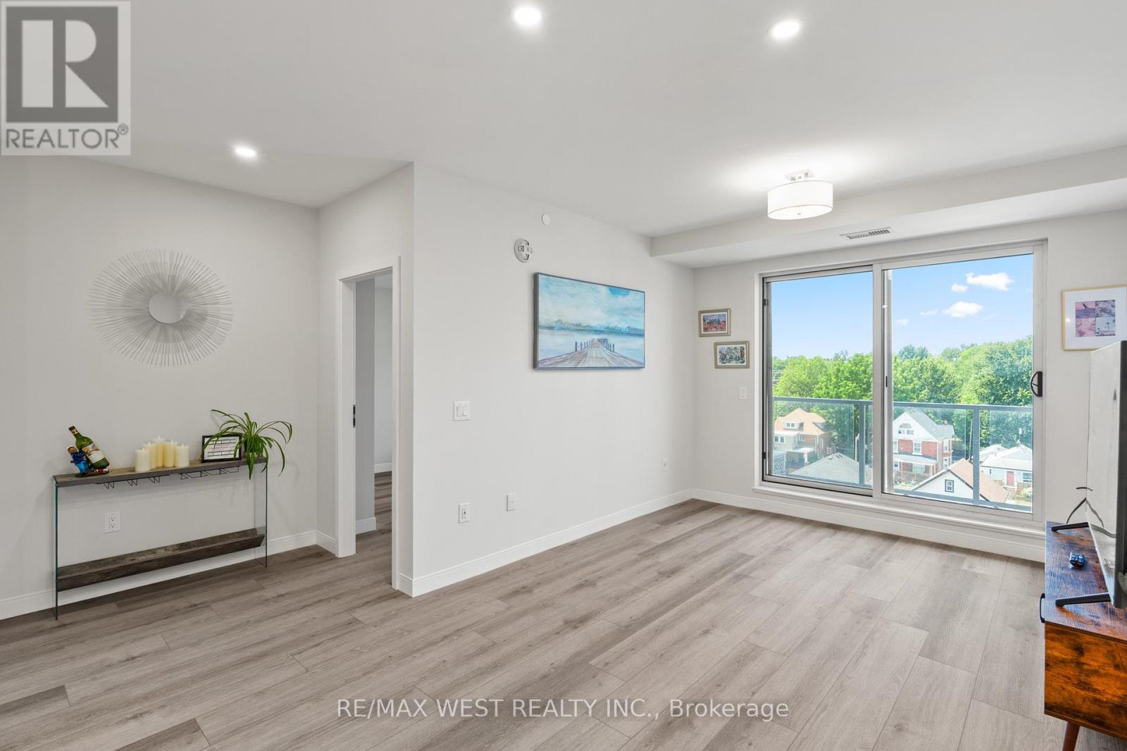 502 - 118 West Street, Port Colborne, Ontario  L3K 4C9 - Photo 7 - X12602762