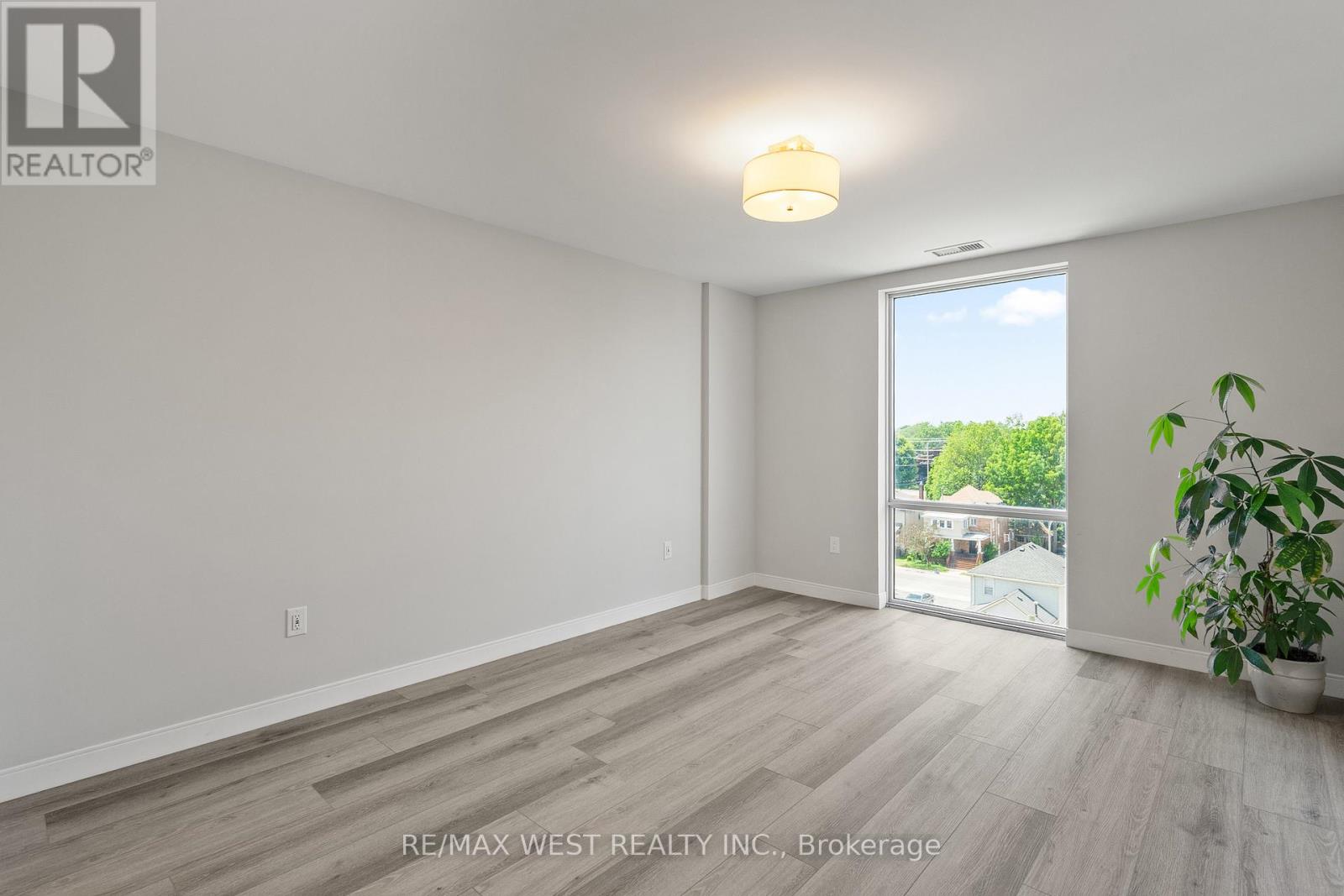 502 - 118 West Street, Port Colborne, Ontario  L3K 4C9 - Photo 9 - X12602762