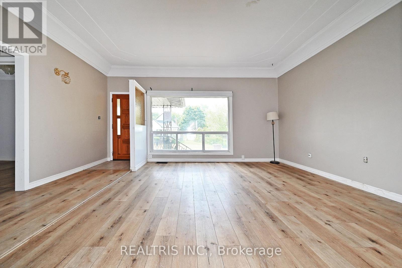 6 Lucerne Place, St. Catharines, Ontario  L2P 2E8 - Photo 9 - X12602776