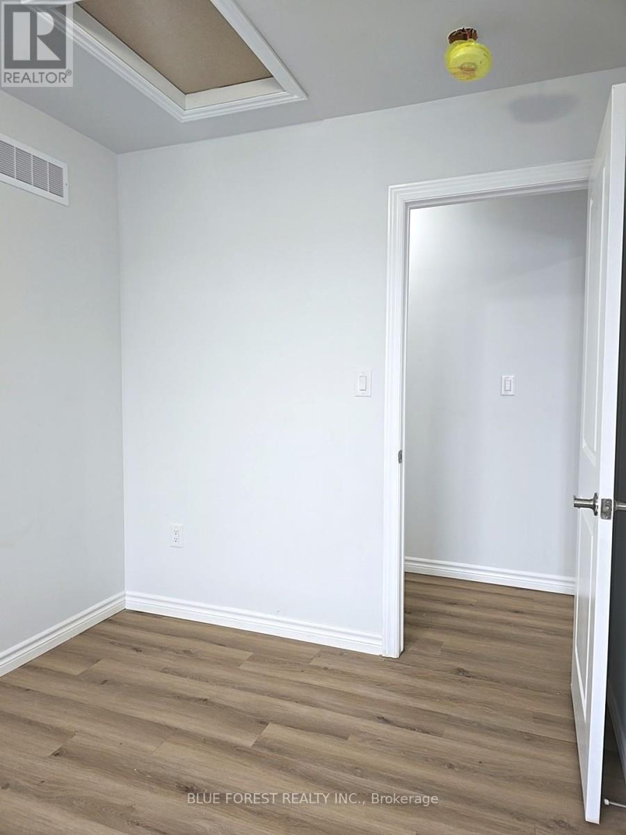 A - 341 Spruce Street, London East, Ontario  N5W 2P9 - Photo 11 - X12602902