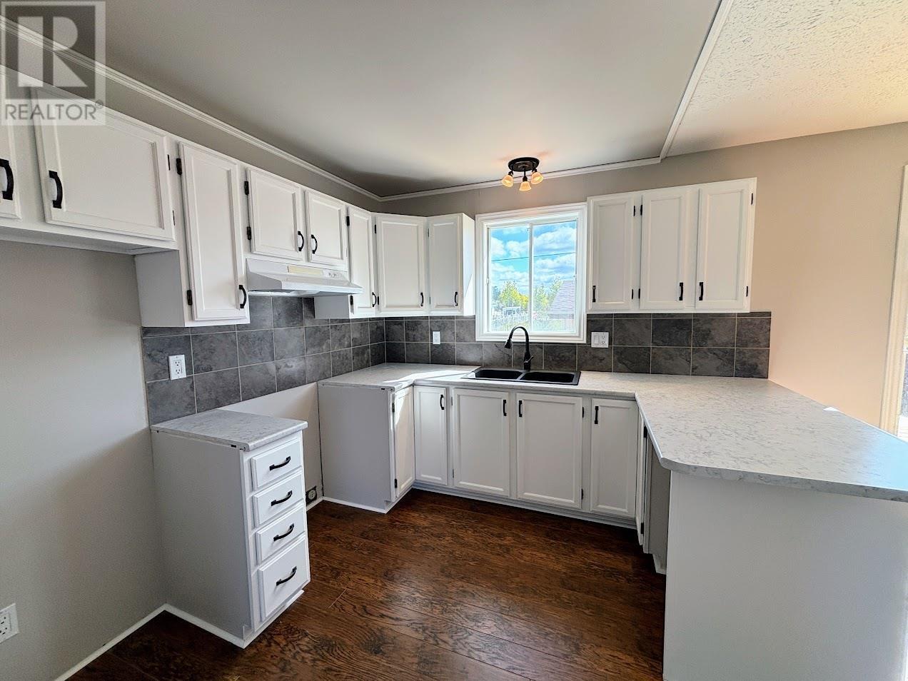 8 Otter Ave, Manitouwadge, Ontario  P0T 2C0 - Photo 3 - TB253052