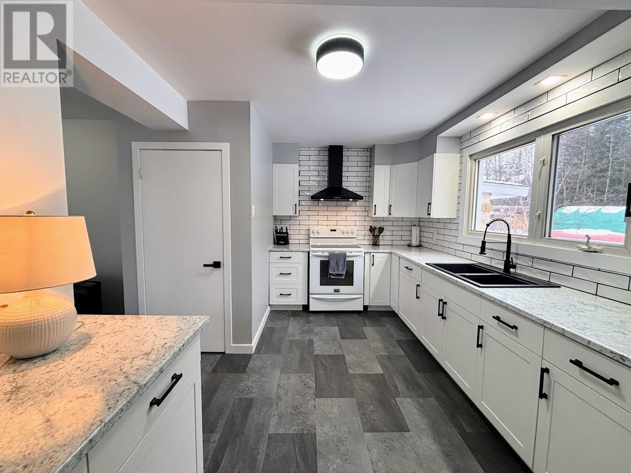 32 Mona Dr, Manitouwadge, Ontario  P0T 2C0 - Photo 4 - TB253515