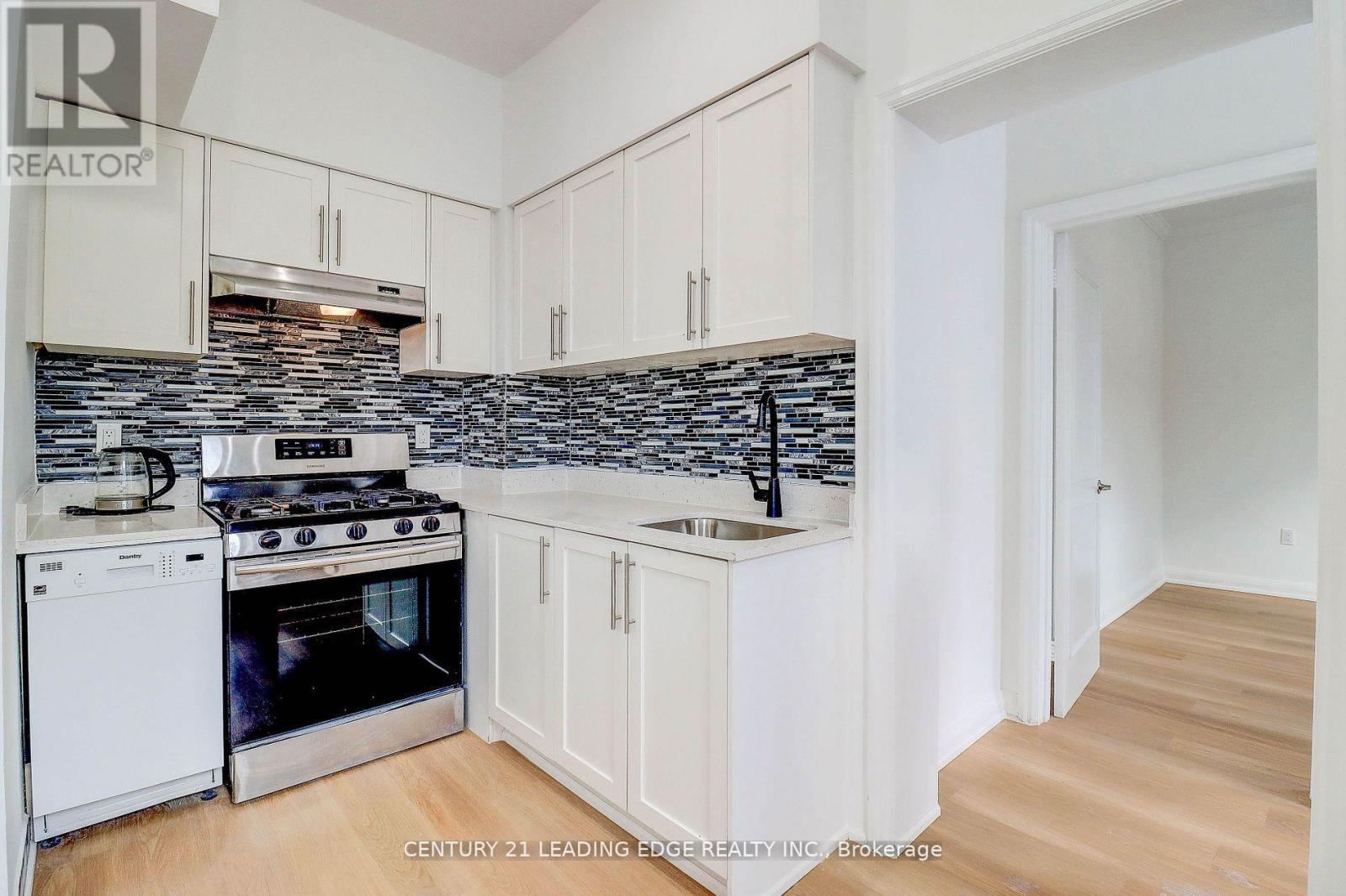 7 Ellsworth Avenue, Toronto, Ontario  M6G 2K4 - Photo 10 - C12601498