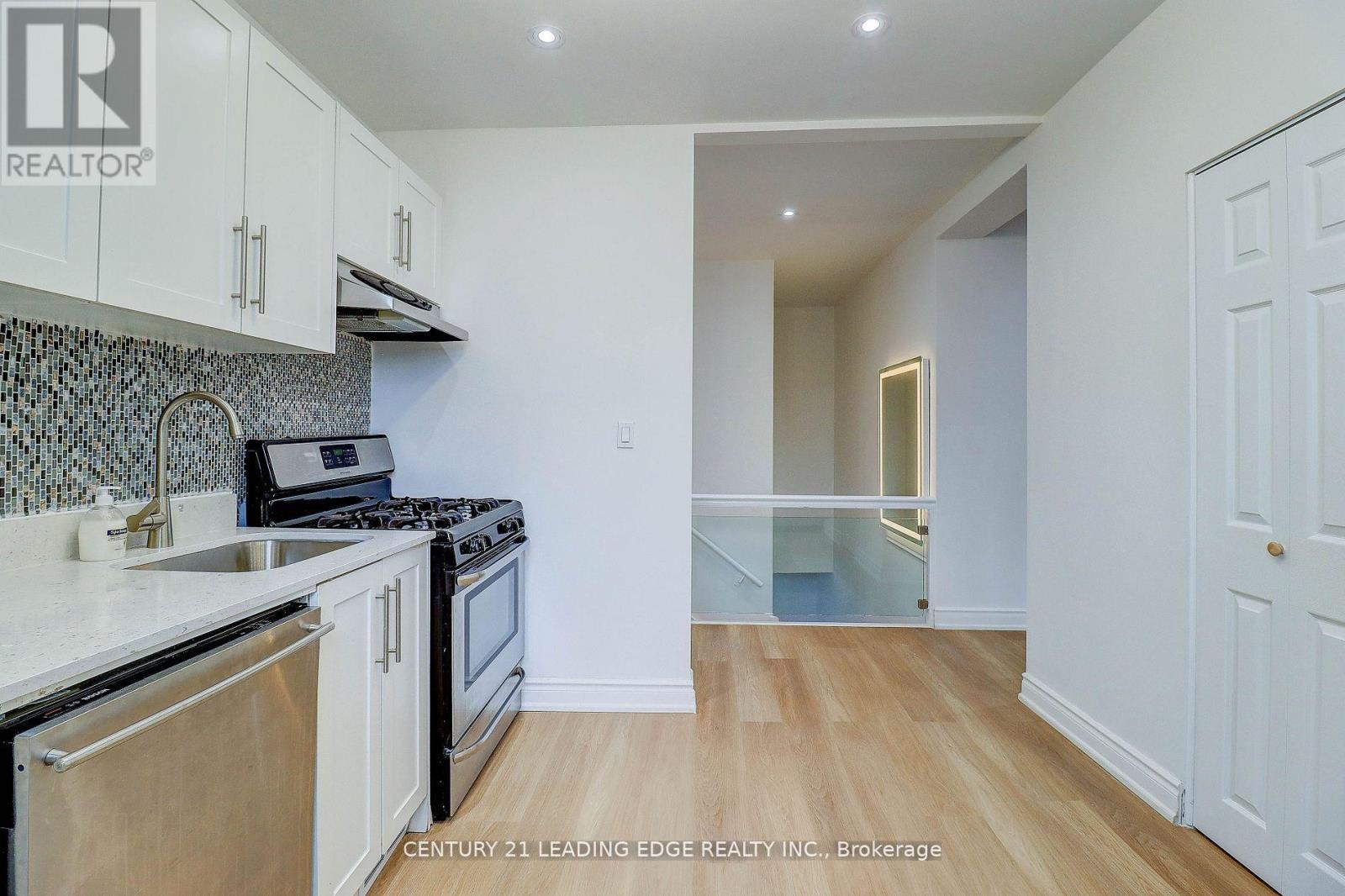 7 Ellsworth Avenue, Toronto, Ontario  M6G 2K4 - Photo 11 - C12601498