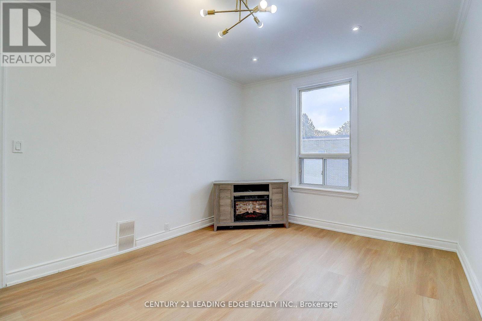 7 Ellsworth Avenue, Toronto, Ontario  M6G 2K4 - Photo 12 - C12601498