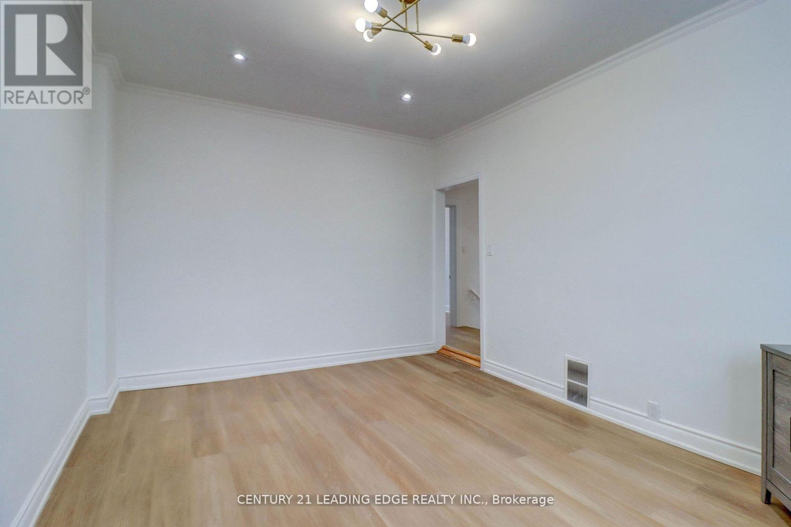 7 Ellsworth Avenue, Toronto, Ontario  M6G 2K4 - Photo 13 - C12601498