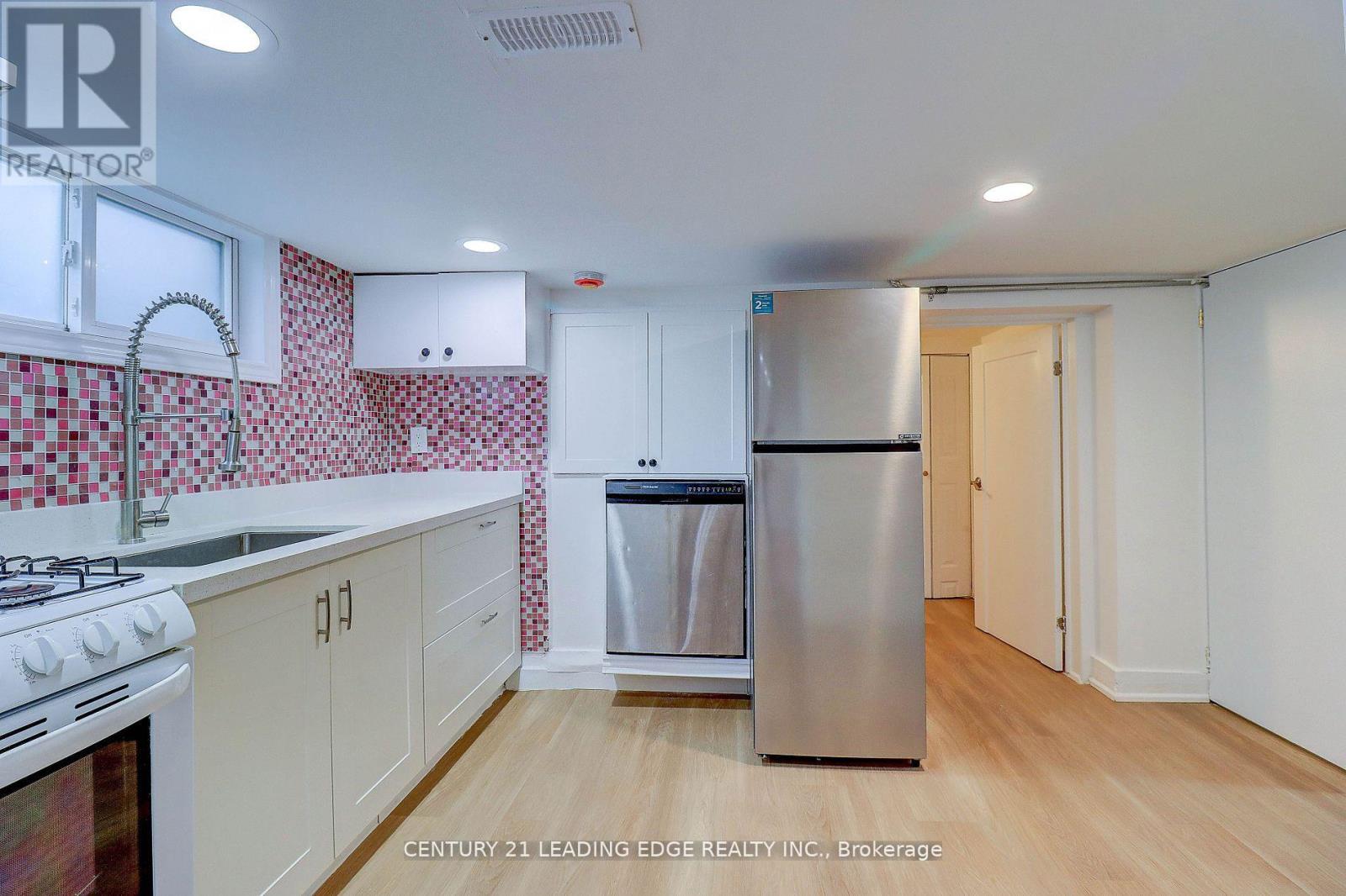 7 Ellsworth Avenue, Toronto, Ontario  M6G 2K4 - Photo 39 - C12601498