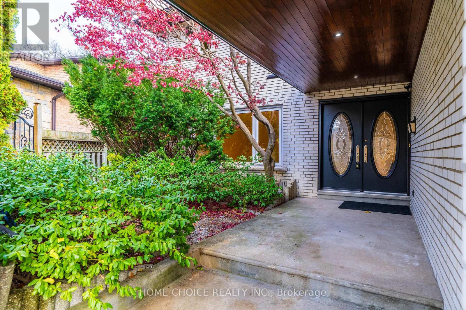 43 Golfwood Heights E, Toronto, Ontario  M9P 3L8 - Photo 9 - W12593564