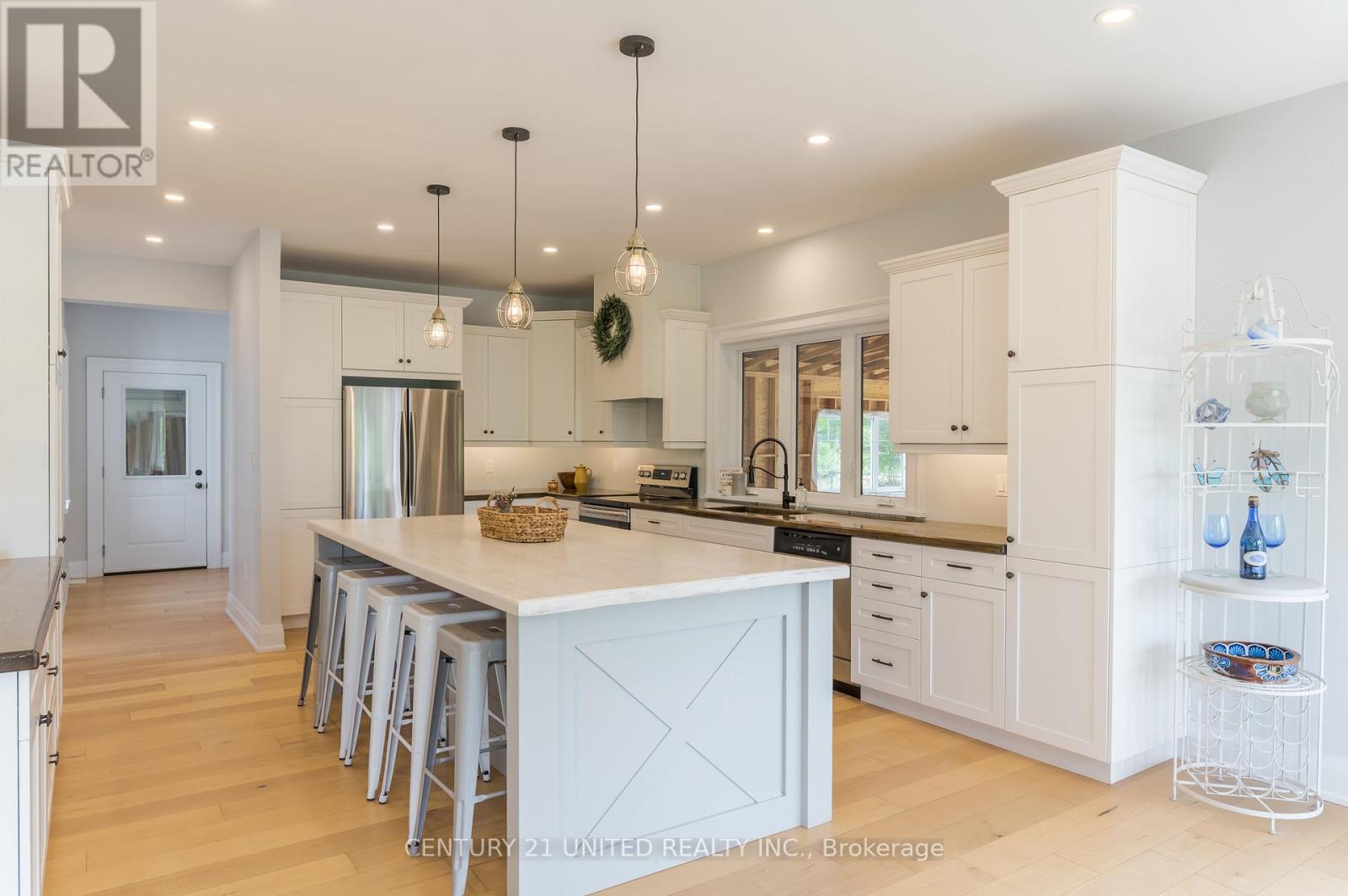 142 Hickory Beach Road, Kawartha Lakes, Ontario K0M 1N0 - Photo 13 - X12344223