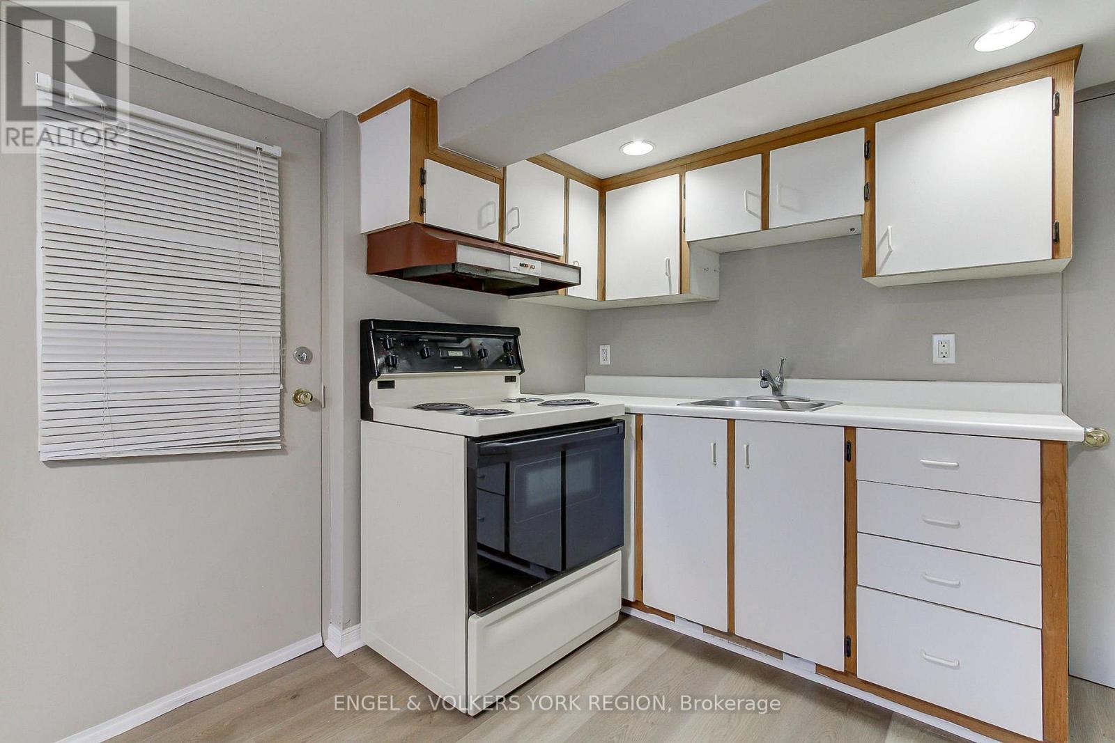 16942 Bayview Avenue, Newmarket, Ontario L3Y 6M5 - Photo 39 - N12602914