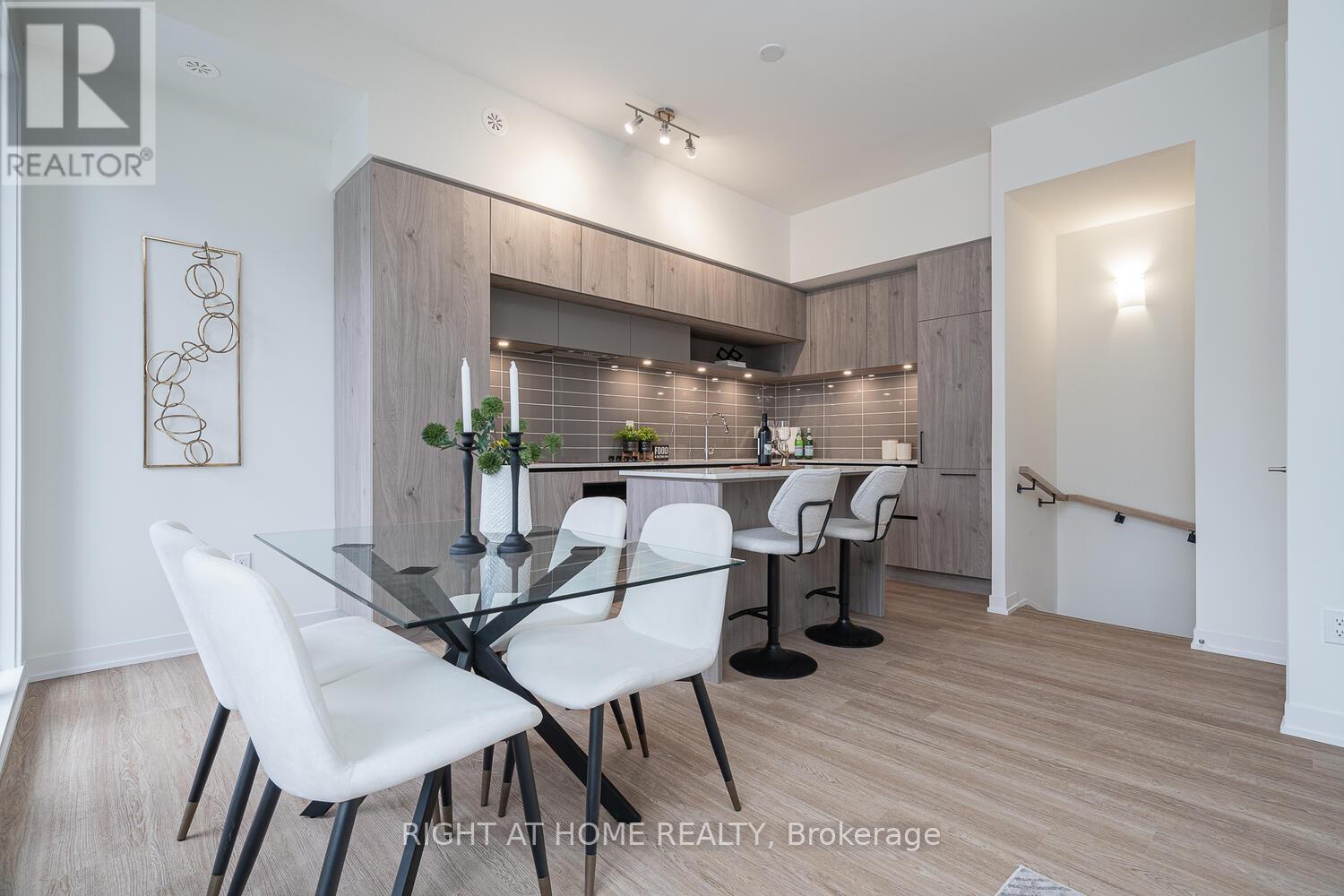 1407 - 15 David Eyer Road, Richmond Hill, Ontario L4S 0N2 - Photo 3 - N12602916