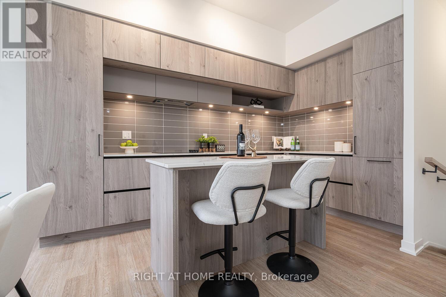 1407 - 15 David Eyer Road, Richmond Hill, Ontario L4S 0N2 - Photo 5 - N12602916