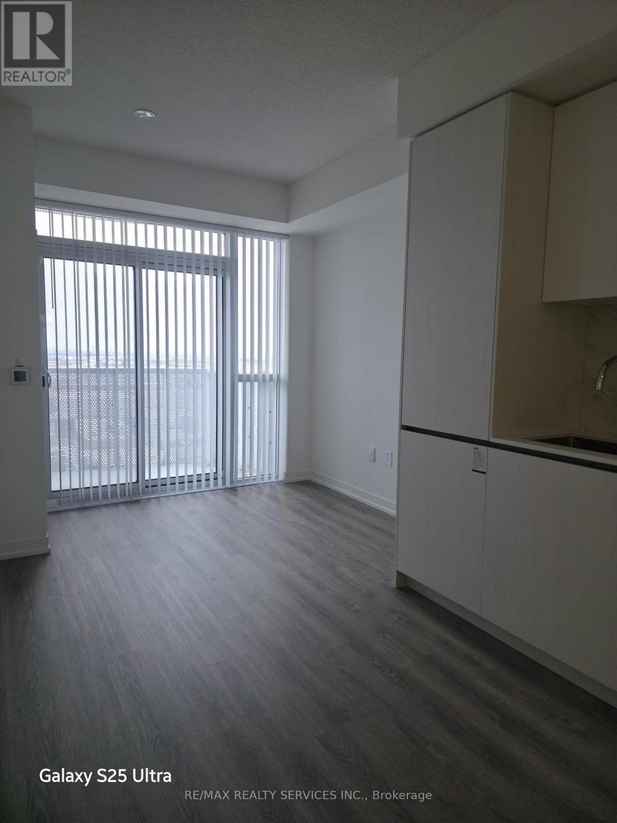 1708 - 8 Interchange Way W, Vaughan, Ontario L4K 5Z7 - Photo 9 - N12602934