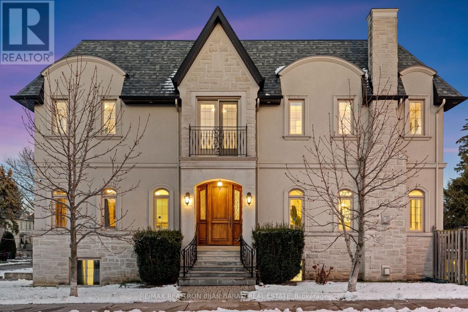 221 Elmwood Avenue, Toronto, Ontario M2N 3M8 - Photo 2 - C12589942